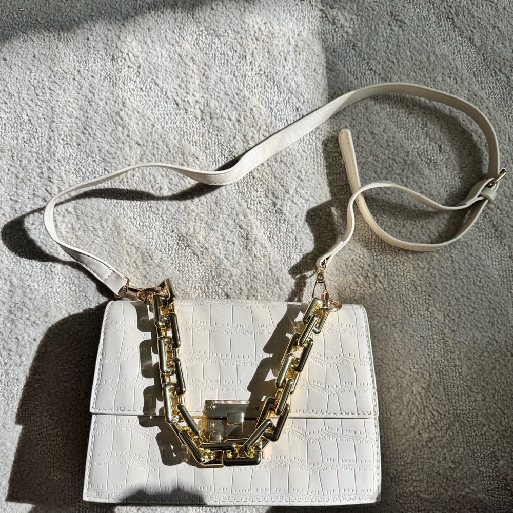 Beige Croc Shoulder Bag with gold hardware - Picture 4 of 10